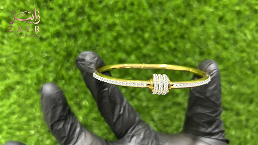 Glamour Glow: High-Polish Crystal Encrusted Bracelet