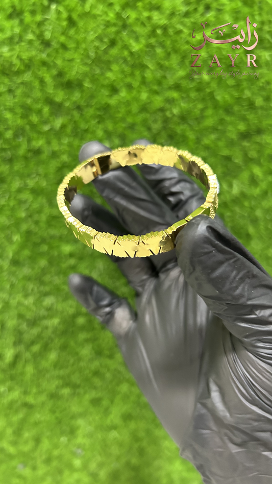Zayr Serrated Chevron Gold Bangle
