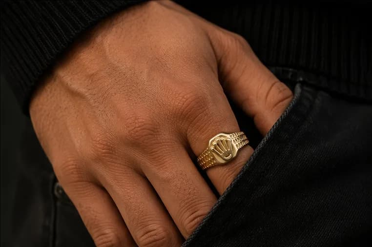Heritage Crown Signet Ring 4