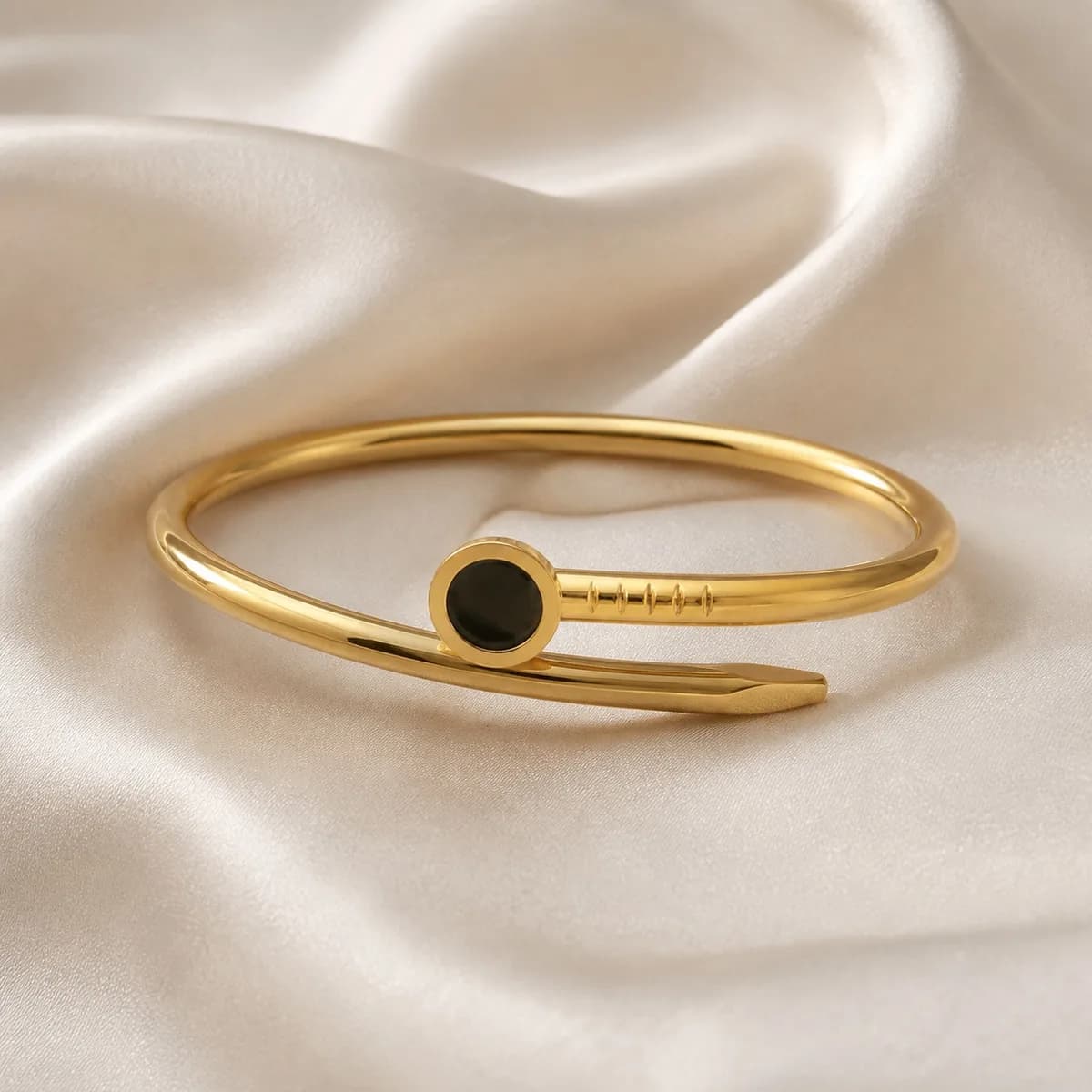 Noir Disc Nail Bangle