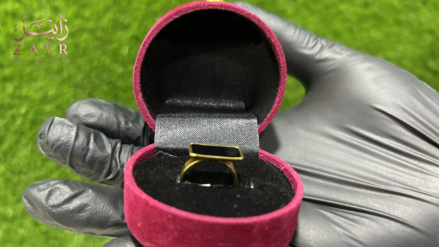 The ZAYR Noir Geometric Signet