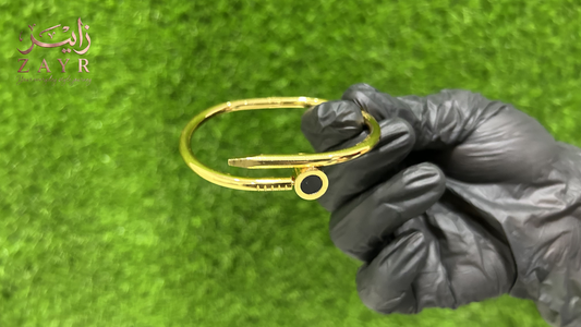 ZAYR Classic Gold Nail Bangle - Onyx Inlay Edition