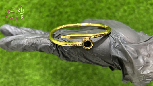 ZAYR Classic Gold Nail Bangle - Onyx Inlay Edition