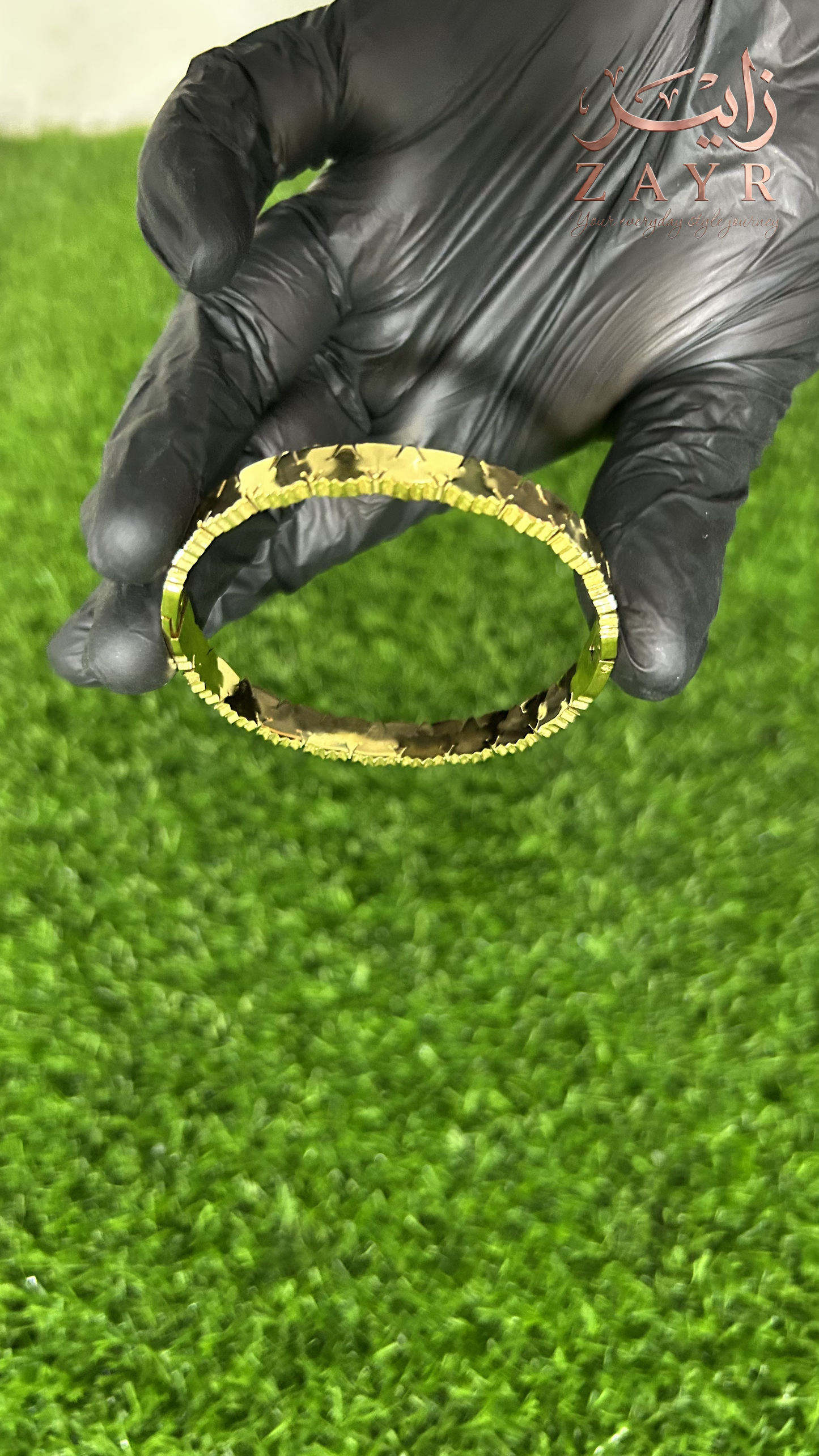 Zayr Serrated Chevron Gold Bangle